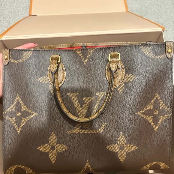 Louis Vuitton On the Go Tote Bag - Picture 1 of 9